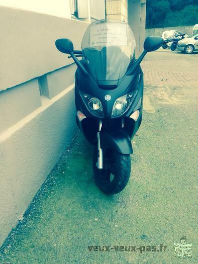 a vendre urgent cause maladie scooter piaggio