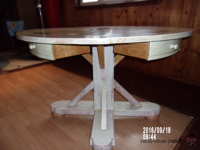 vend table ronde pin massif