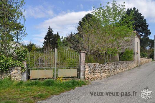 Discount barn with adjoining land