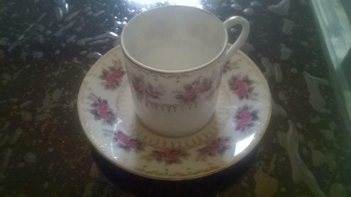 Petite tasse avec sa soucoupe VINTAGE