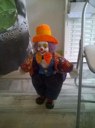 Superbe statue de clown en porcelaine