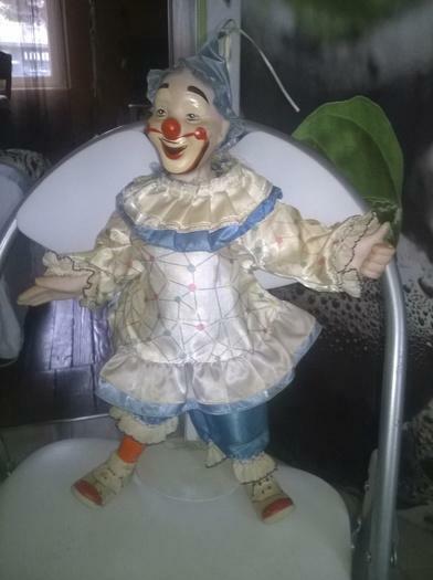 Superbe Poupée Clown sur socle