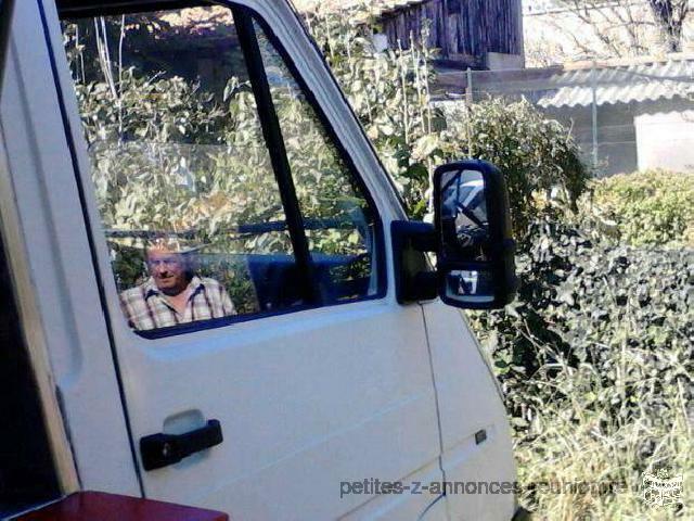 Camion Snack Renault trafic 2001 de couleur blanche à 3500€