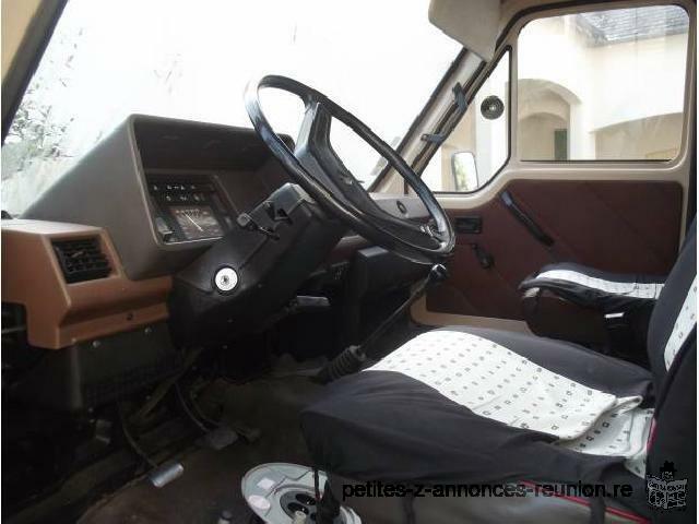 Camion Snack Renault trafic 2001 de couleur blanche à 3500€