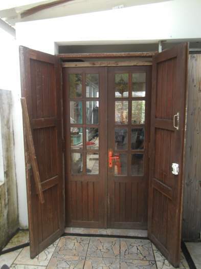 vend 2portes battantes avec 2 volets et batis