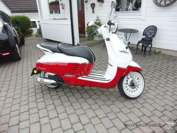 Scooter Peugeot DJANGO 125