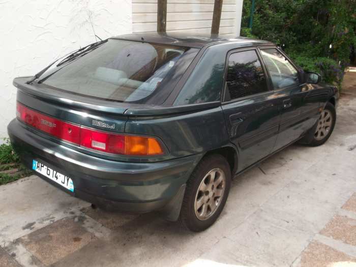 Vends MAZDA 323F 1.8