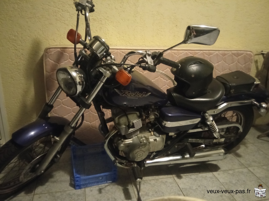 Vend une Honda rebel 125cm cube 39000km