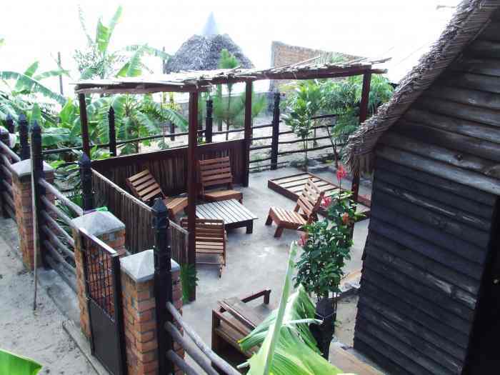 LOUE BUNGALOW BORD DE LAC , A FORT DAUPHIN , MADAGASCAR.