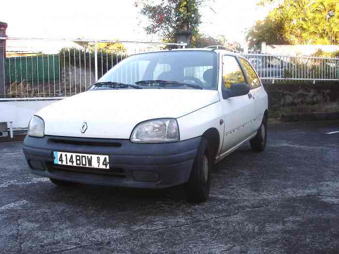 vends clio