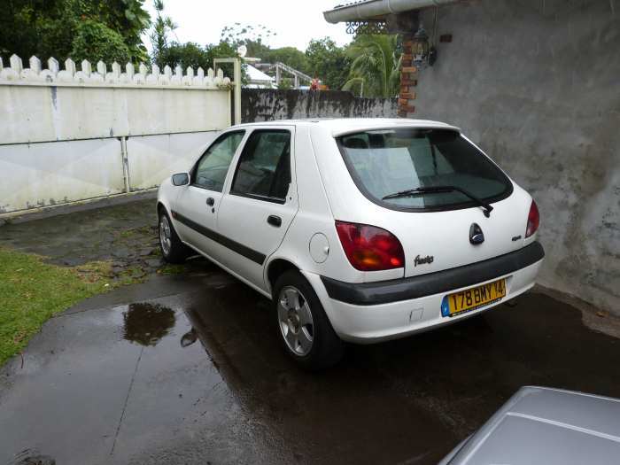 Vend ford fiesta 18 tddi