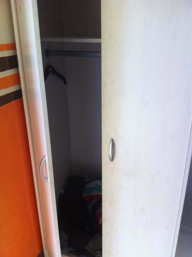 vend armoire enfant 2 portes 70e A DEBATTRE