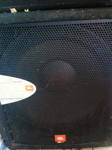 vend caisson basse amplifier JBL pro 500 watts 600e A DEBATTRE