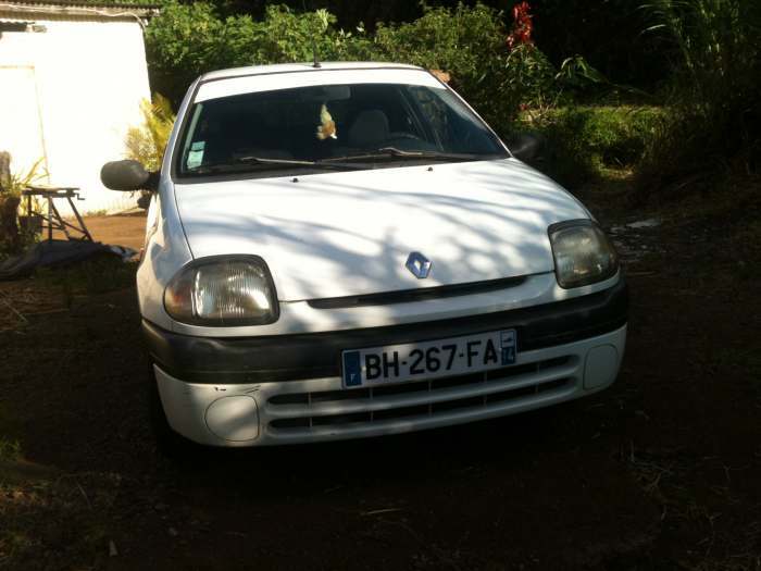 renault clio 1.2 essence anée 2000