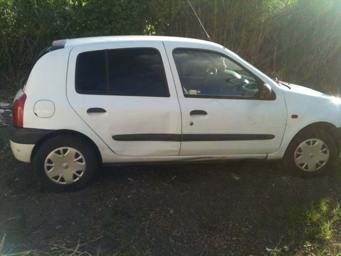 renault clio 1.2 essence anée 2000