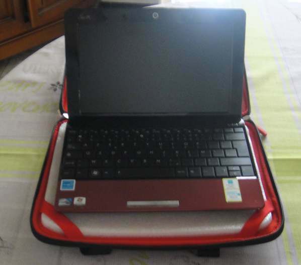 vend pc portable rouge avec sacoche srvi 2 heures donc quasiment neuf