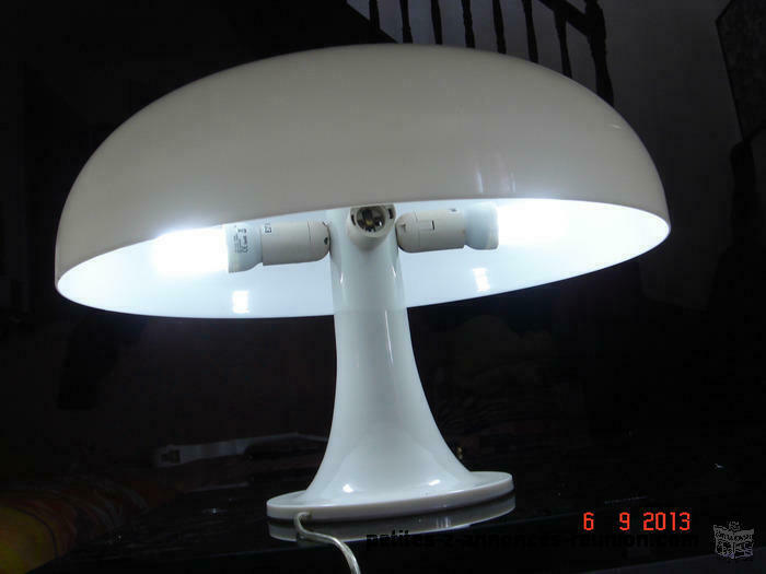 LAMPE NESSO BLANCHE DES ANNEES 1970