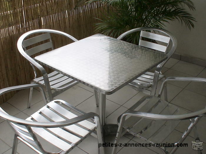 Table alu type bistro et 4 chaises