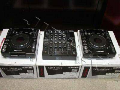 02 CDJ 1000 MK3 CD Players &01 DJM 800 Mixer PIONEER