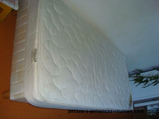 Matelas orthopédique en Excellent état ( garantie 5 ans)