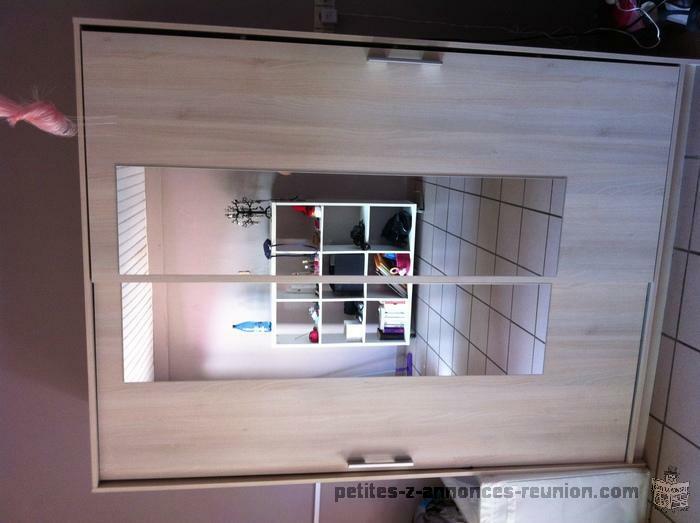 Armoire Penderie BUT en bois clair