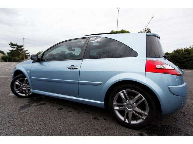 Renault Megane II (2) 2.0 DCI 150 GT 3P