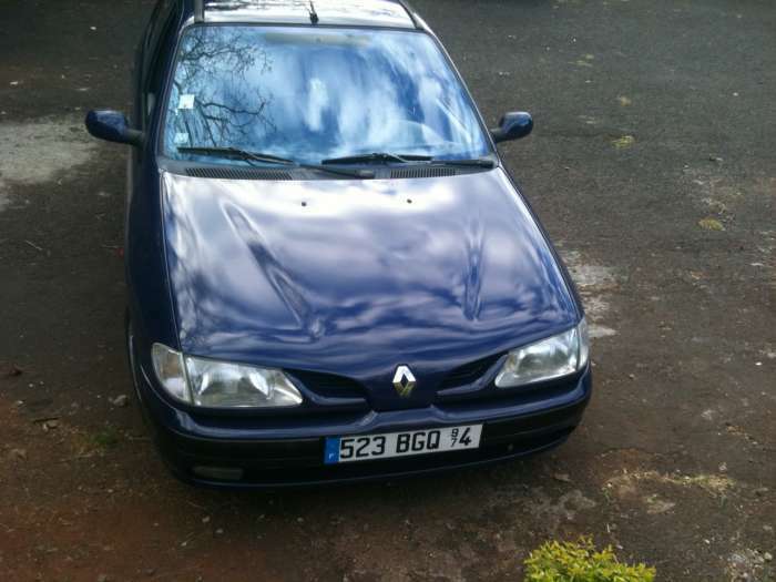 URGENT VENDS MEGANE ANNEE 1999