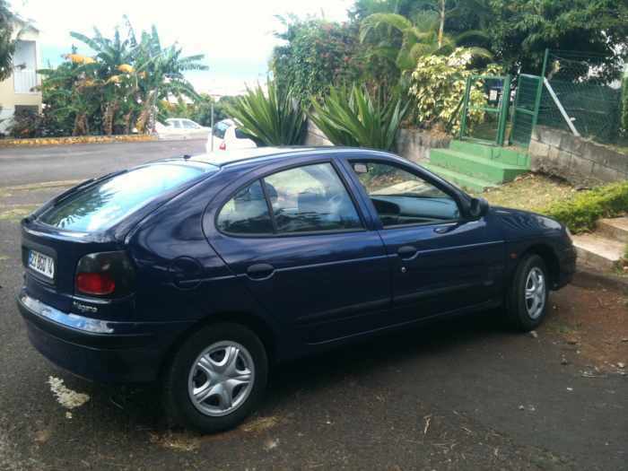 URGENT VENDS MEGANE ANNEE 1999