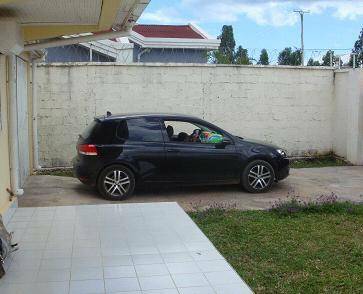 vends maison plus voiture golf 6 sur majunga