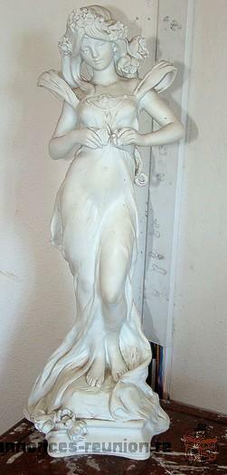 statuette 1900 en biscuit