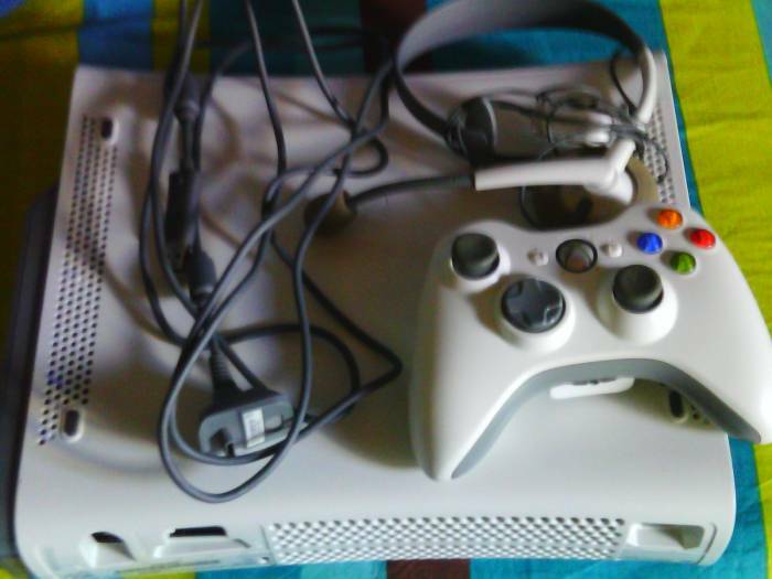 xbox 360 games + 9 60giga a controller recha