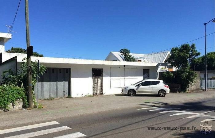 97430 TAMPON - 600 : Local Commercial de 450 m²/Terrain de 650 m²