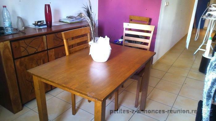 TABLE DE SALLE A MANGER EN BOIS D'HEVEA 150€