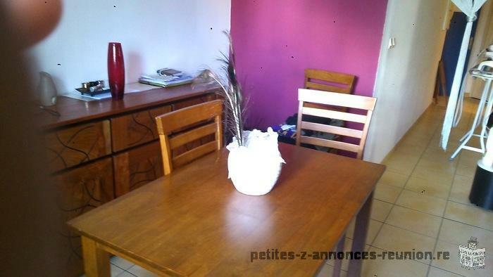 TABLE DE SALLE A MANGER EN BOIS D'HEVEA 150€