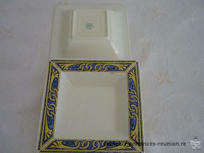 PLATS CARRES EN FAIENCE