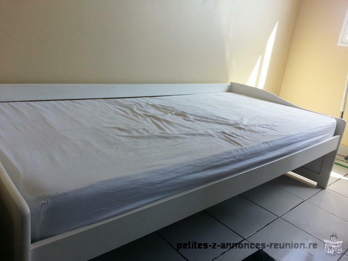 Lit blanc avec tiroir + matelas orthopédique