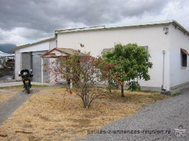 Particulier loue Entrepôt Atelier et Bureaux ZA Cambaie 240 m²