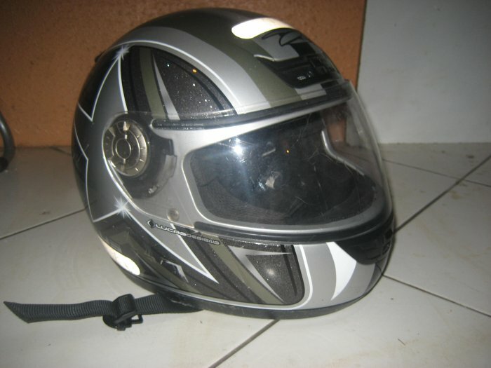 vend un casque moto