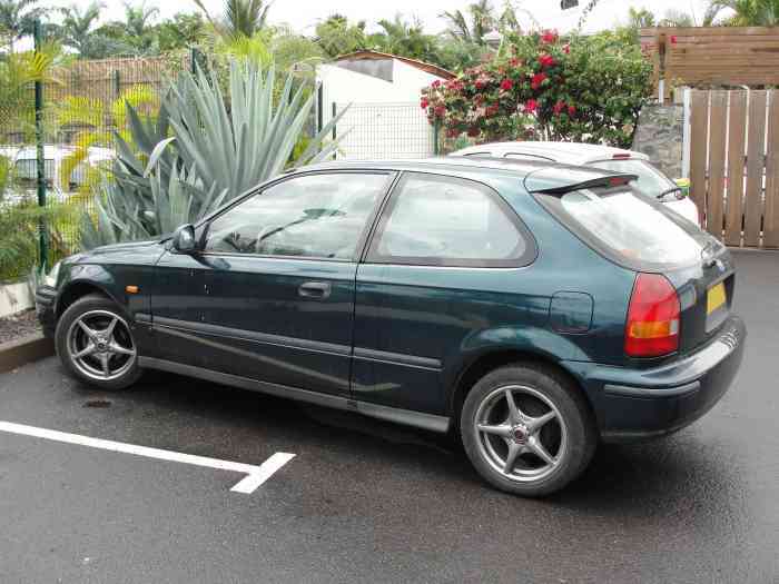 Vends HONDA CIVIC 1.4is 1997