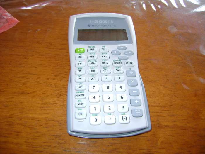 Vend calculatrice collège TI-30XIIB