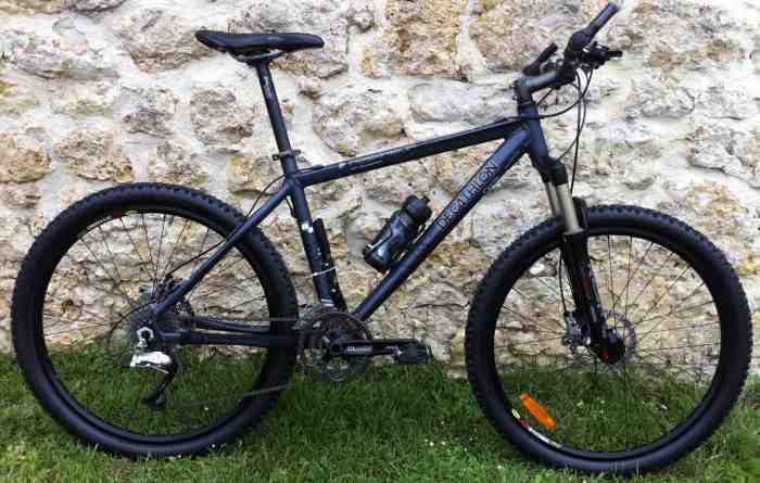 a vendre VTT Rockrider 8.2 noir mate