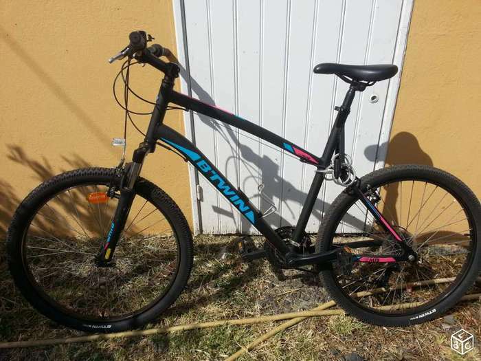 Vtt rockrider 340 noir bleu fushia b'twin