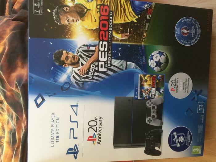 Sony Playstation 4 PES 2016 with games 2 controllers
