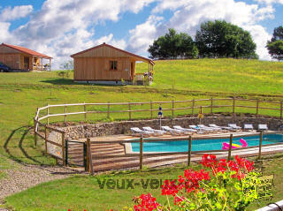 Vacances gites à la ferme en auvergne, au calme avec piscine chauffée