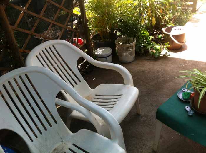 vend 4 fauteuil de jardin + petite table 60e A DEBATTRE