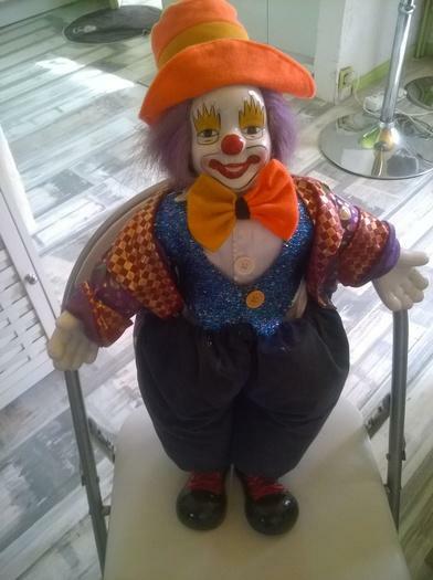 Superbe statue de clown en porcelaine